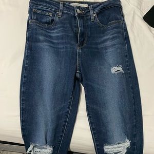 Levi High Rise Skinny Size: 28 Length: 30